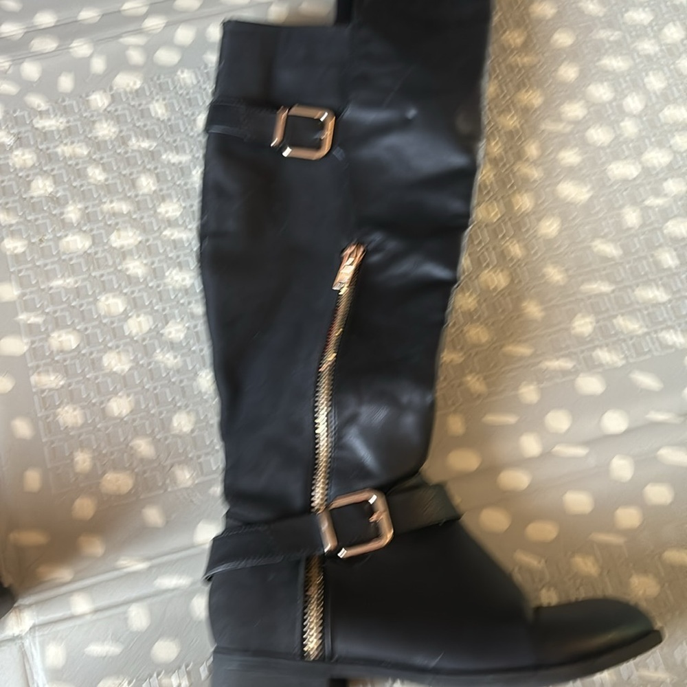 Black Boots with Gold Details - Picture 7 of 10